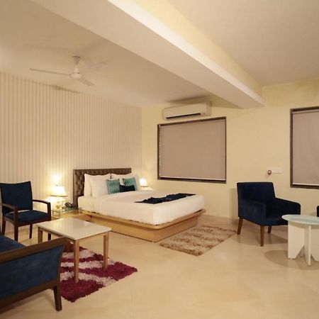 Meritas Seawind Beach Resort, Srīvardhan Eksteriør bilde