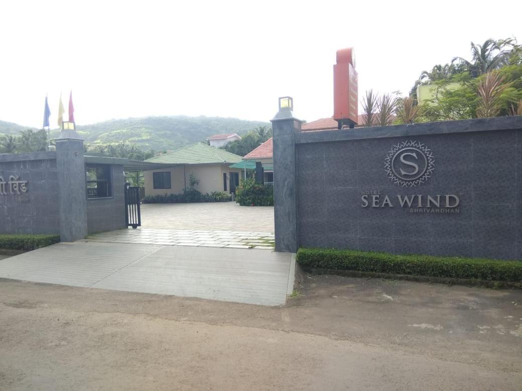 Meritas Seawind Beach Resort, Srīvardhan Eksteriør bilde