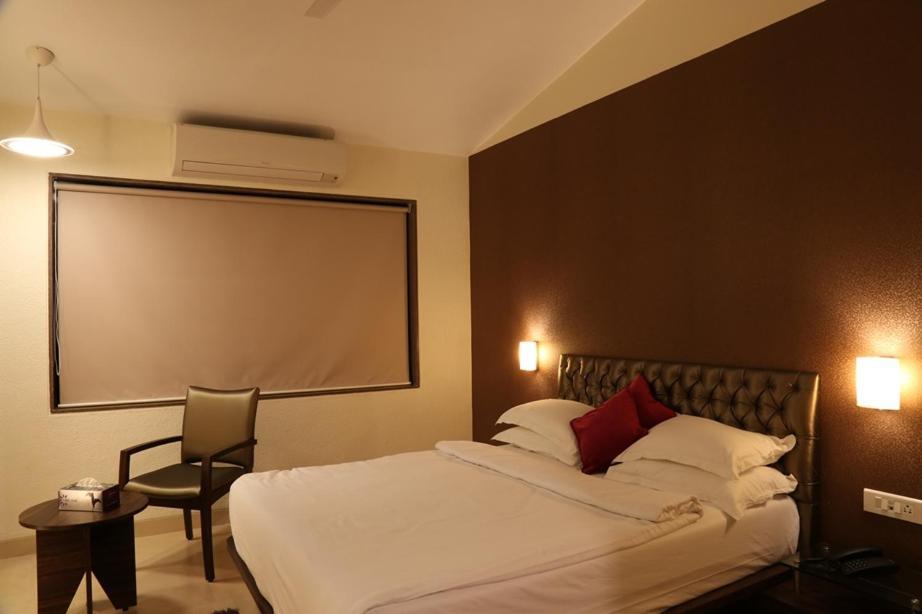Meritas Seawind Beach Resort, Srīvardhan Eksteriør bilde